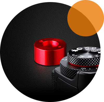 Capac roşu cu înclichetare