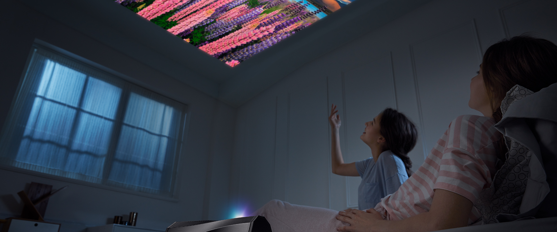 Stand-Free, Any Angle Projection- Large