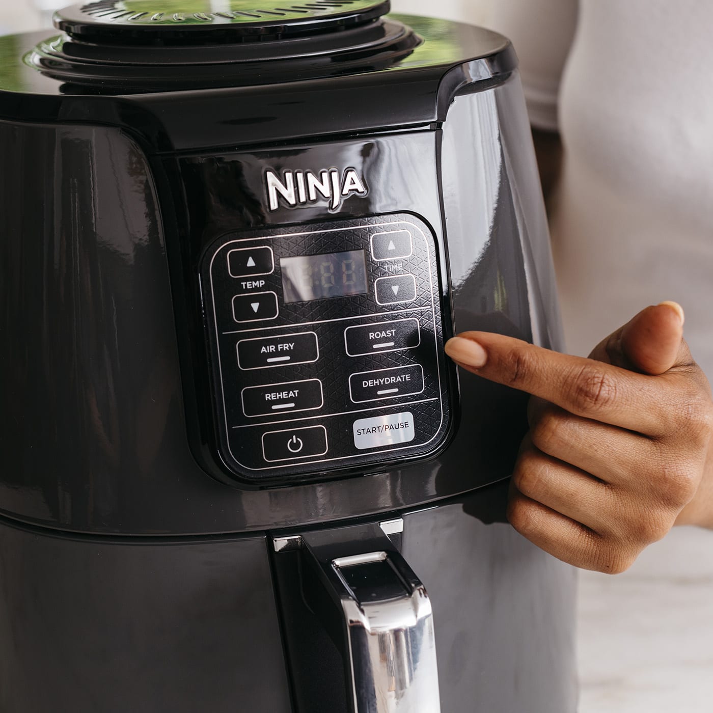 Ninja-Air-Fryer-AF100UK-display-press-SQ_hyficv.jpg (1400×1400)